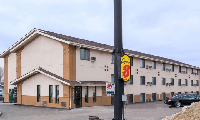 Bismarck Hotel | Super 8 by Wyndham Bismarck