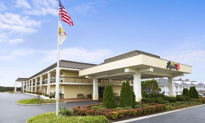 Calhoun Hotel | Super 8 by Wyndham Calhoun