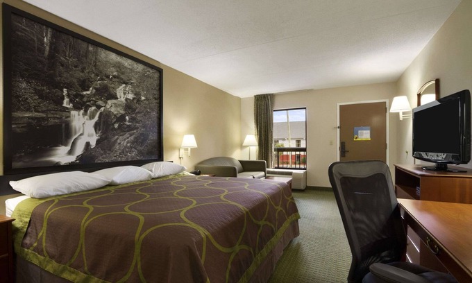 Calhoun Hotel | Super 8 by Wyndham Calhoun