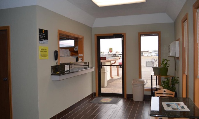 Devils Lake Hotel | Super 8 by Wyndham Devils Lake