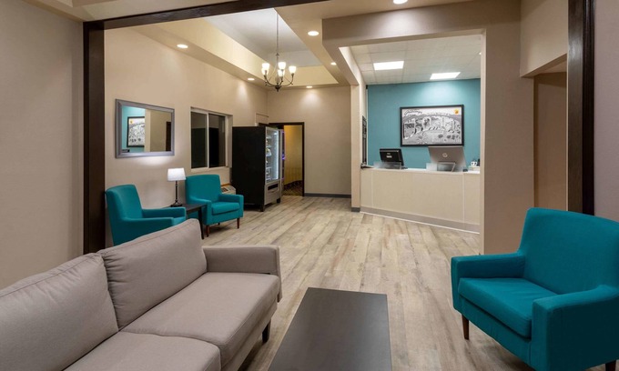 Gillette Hotel | Super 8 by Wyndham Gillette