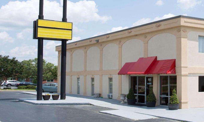 Greensboro Hotel | Super 8 by Wyndham Greensboro