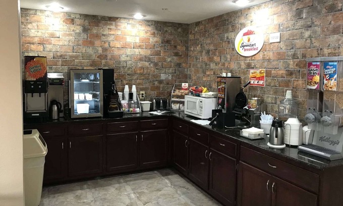 Hernando Hotel | Super 8 by Wyndham Hernando