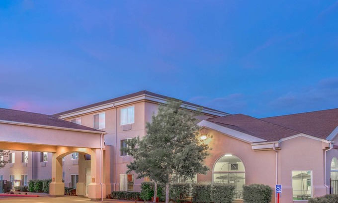 Heyburn Hotel | Super 8 by Wyndham Heyburn/Burley Area