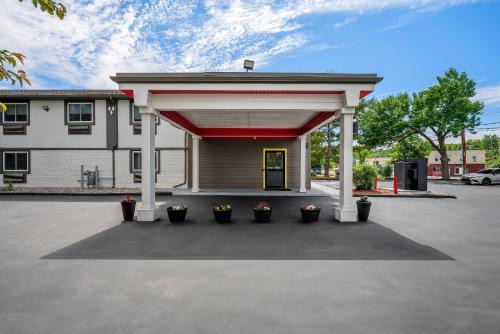 Lewiston Hotel | Super 8 by Wyndham Lewiston Auburn Area