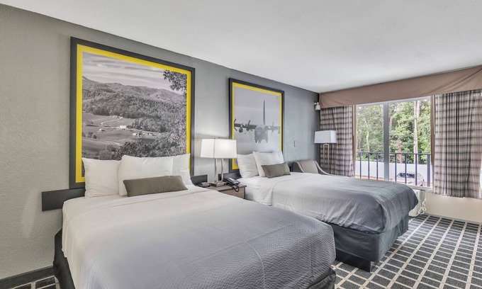 Morganton Hotel | Super 8 by Wyndham Morganton