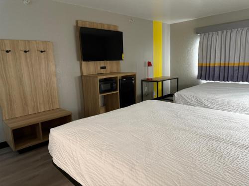 Richfield Hotel | Super 8 by Wyndham Richfield Cleveland