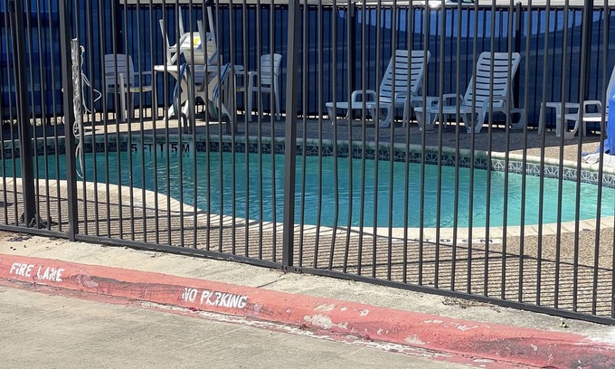 San Antonio Hotel | Super 8 by Wyndham San Antonio Downtown NE