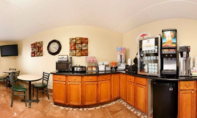 West Fargo Hotel | Super 8 by Wyndham West Fargo Main Ave ND