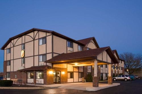 Woodstock Hotel | Super 8 by Wyndham Woodstock