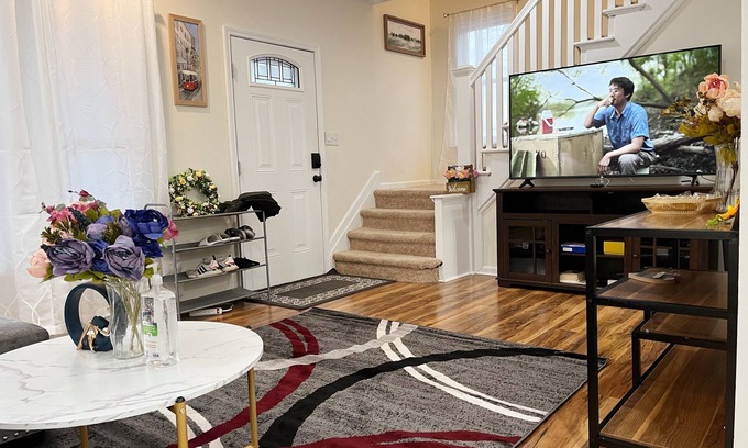 Mount Clemens Bed & Breakfast | Super Cute & Dreamy Home With 65”TV, AC, Grill and everything