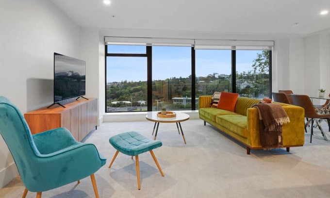 Grafton Wohnung | Superb Central City Apt | Sea- Park-Street Views