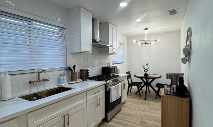 Raisin Haus | Superb house with AC in charming Fresno