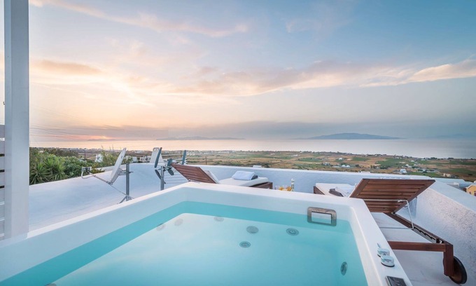 Finikia Villa | Fava Eco Suites Santorini Master Suite with Outdoor Private Jacuzzi