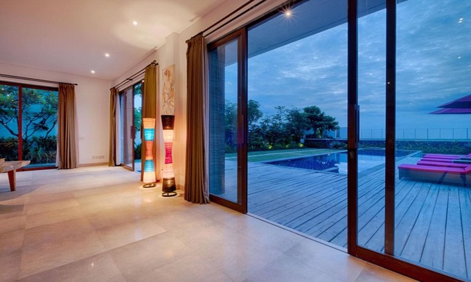 Keramas Villa | Hervorragende, geräumige, moderne balinesische Strandvilla in Keramas Beach, Gianyar