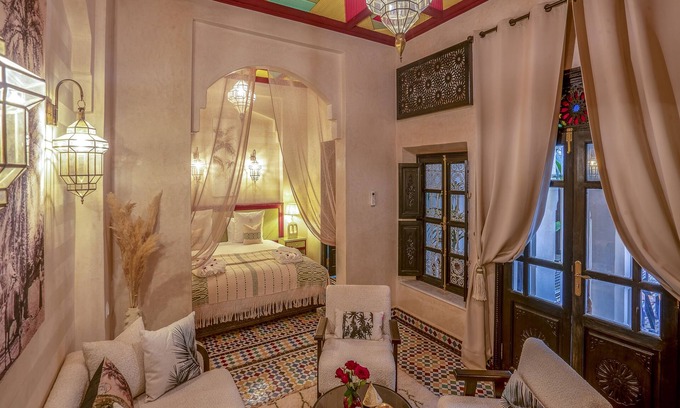 Kasbah Haus | Dreibettzimmer-Ensuite-Superior-Blick auf den Hof