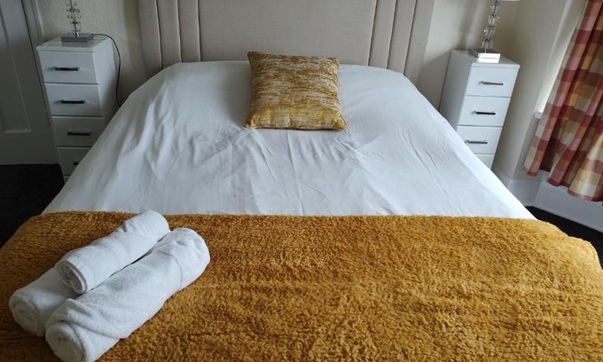 Sketty Villa | Superior three bedroom house with sea view