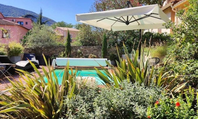 Ceret Haus | Superlative old town property with pool & bar room
