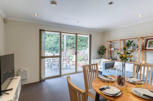 Applecross Haus | Swan Riverside 3B1B City House
