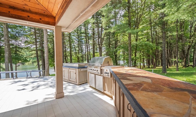 North Glade Hills Haus | Swan's Nest | Lakefront with Private Dock & Game Room!