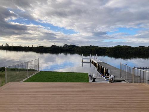 Swansea Haus | Swansea Lake Front Retreat