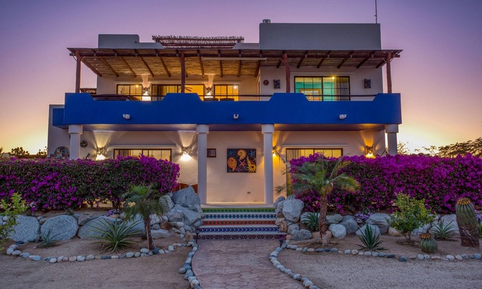 Los Barriles Haus | Ausgedehnte Meerblick-Schritte zum Strand mit Pool und Feuerstelle. In der Nähe von Tres Palapas!