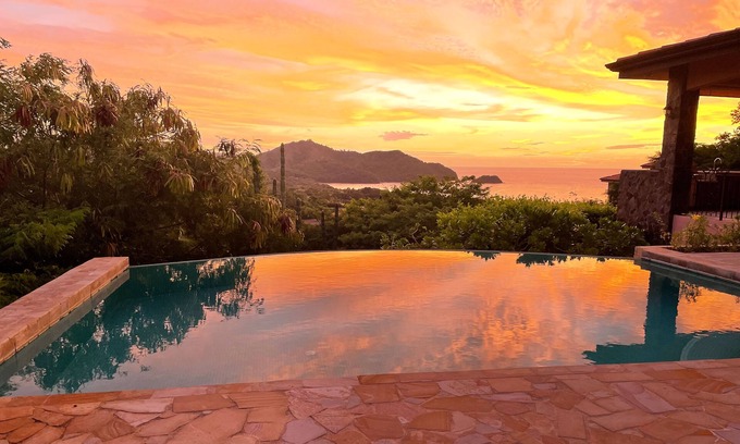 Coco Haus | Villa Vista Magnifica - Oceanview Hillside Home