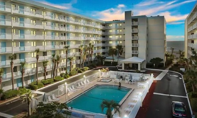 Cocoa Beach Eigentumswohnung | NEU Süßer Rückzugsort am Strand! * 2 Balkone, sonnig, umgebaut * Sandburgen