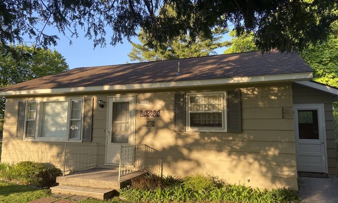 Grand Marais Hütte | SÜSSE COTTAGE MIT ZWEI SCHLAFZIMMERN, EIN BLOCK VOM HAFEN IN GRAND MARAIS