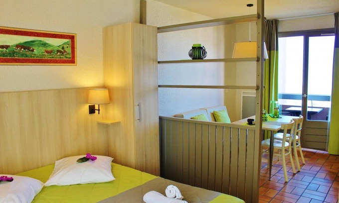 Evian-les-Bains Wohnung | 50m from shops, swimming pool, sauna, terrace, balcony, tv, 52m², Thollon les Mémises
