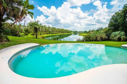 Groveland Haus | SWISS 66 - Lake Denise