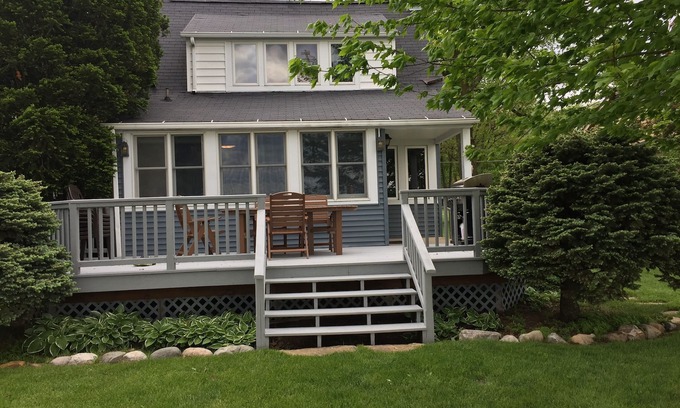 Syracuse Hütte | 5 Schlafzimmer / 1. 5 Bath Lake Front On East Shore See Syracuse für bis zu 12