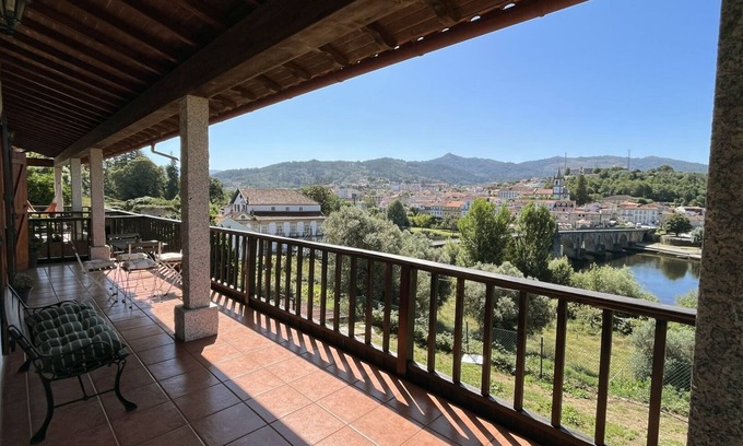 Arcos de Valdevez Haus | T1 with pool and privileged views of Ponte da Barca!