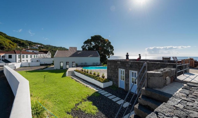 Calheta de Nesquim Haus | T2 Lux Casa das Pereiras