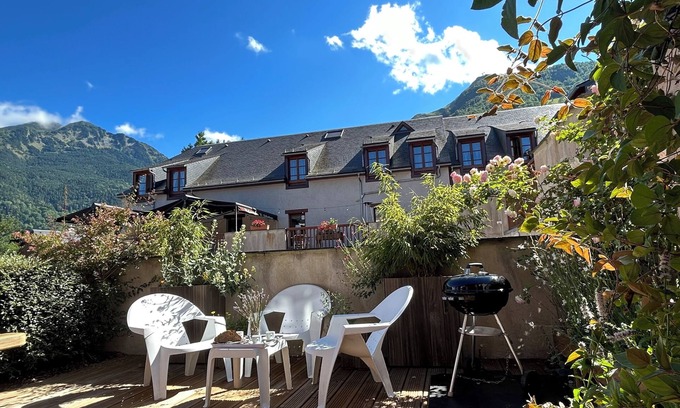 Vignec Wohnung | T3 6/8 pers with large terrace, swimming pool, wifi, parking in Vignec / Saint-Lary