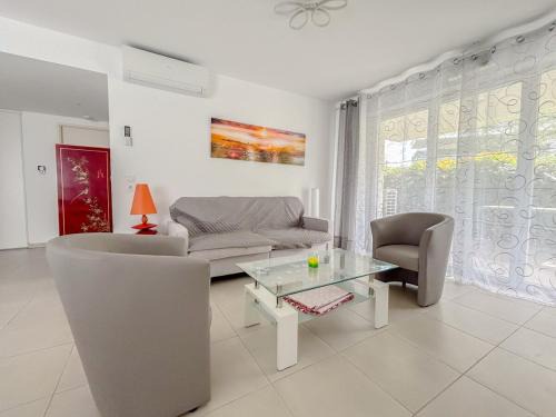 Puget-sur-Argens Wohnung | T3 lumineux avec jardin, parking et piscine
