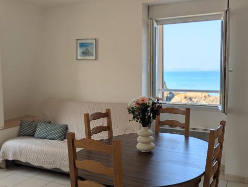 Planguenoual Wohnung | T3 vue mer - face à la plage et au sentier des douaniers