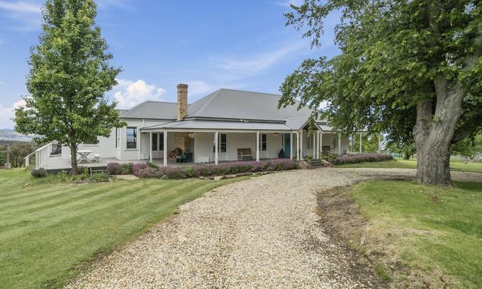 Tolmie Haus | Tabletop Farm: 4 BR, 2 BA House in Tolmie, Sleeps 11