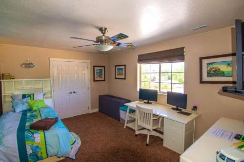 Parowan Wohnung | Tacit Shadow Resort Paradise Deluxe Suite, Gym, Coffee Bar, Hot-Tub, Free Laundry, Food Available