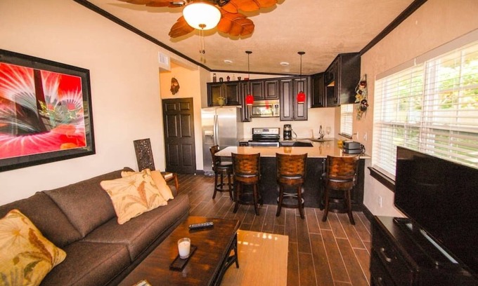 Port Canaveral Wohnung | Tahitian Cottage - Heated Pool & East of A1A!