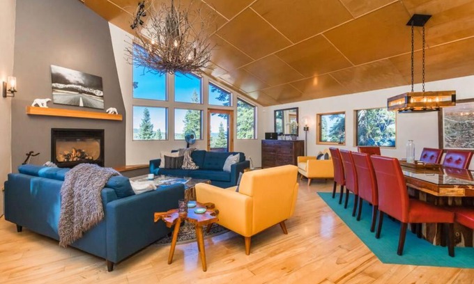 Truckee Villa | Tahoe Donner Luxury 4BR, Hot tub 3100 sqft