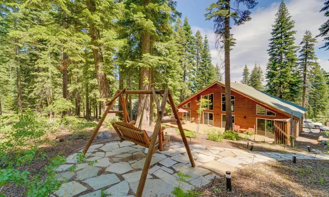 Truckee Kabine | NEU! Truckee Cabin w / Kamine in der Nähe von Skigebieten!