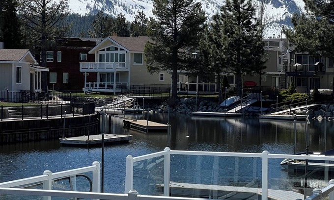 Tahoe Keys Haus | Tahoe Keys Chalet - Summer Boat Slip Winter Holiday - 30 day requirement