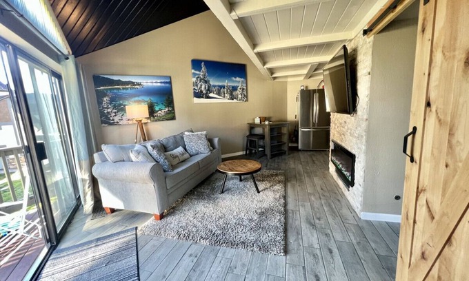 Tahoe Keys Haus | Tahoe Keys Loft-Garage Parking