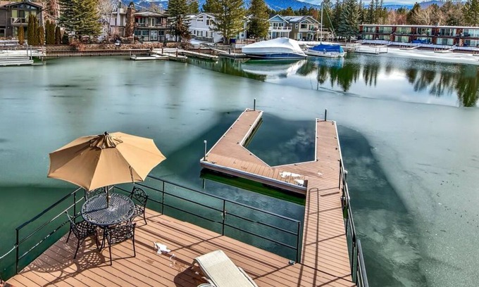 Tahoe Keys Haus | Tahoe Keys Mountain Vistas-Waterfront, Panoramablick, neues Dock, bestes Preis-Leistungs-Verhältnis