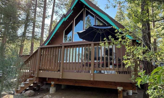 Incline Village Kabine | Tahoe Time Cabin w/King Bed, Modern Tahoe Cabin w/ King Bed Suite & Level 1 EV Charging