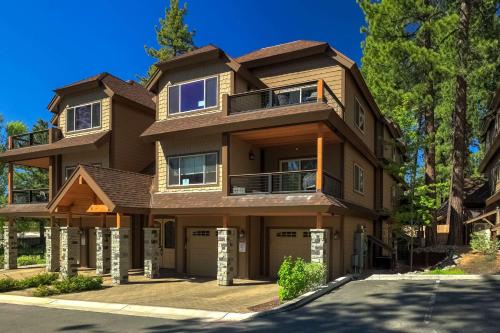 South Lake Tahoe Haus | Tahoe Woods Villa - Walk to Beach and Gondola - Heavenly Ski