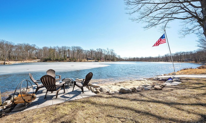 Swartswood Haus | Take a break and unwind at this peaceful lakefront oasis.