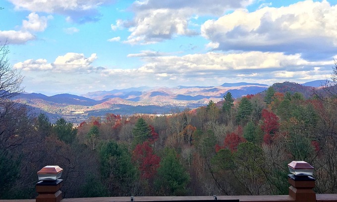 Rabun Gap Kabine | "Take A Paws" mit rollender Fernsicht, bequem in die Stadt und tierfreundlich