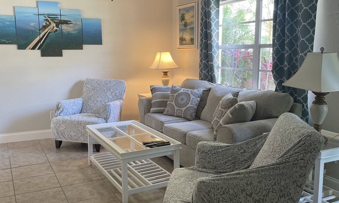 New Port Richey Haus | ❤️Take a stroll along the RIVERWALK PETS WELCOME🐩🐈 FISHING 🐠🐟ACROSS THE STREET